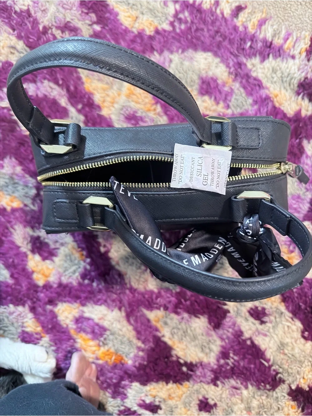 Steve Madden compact structured